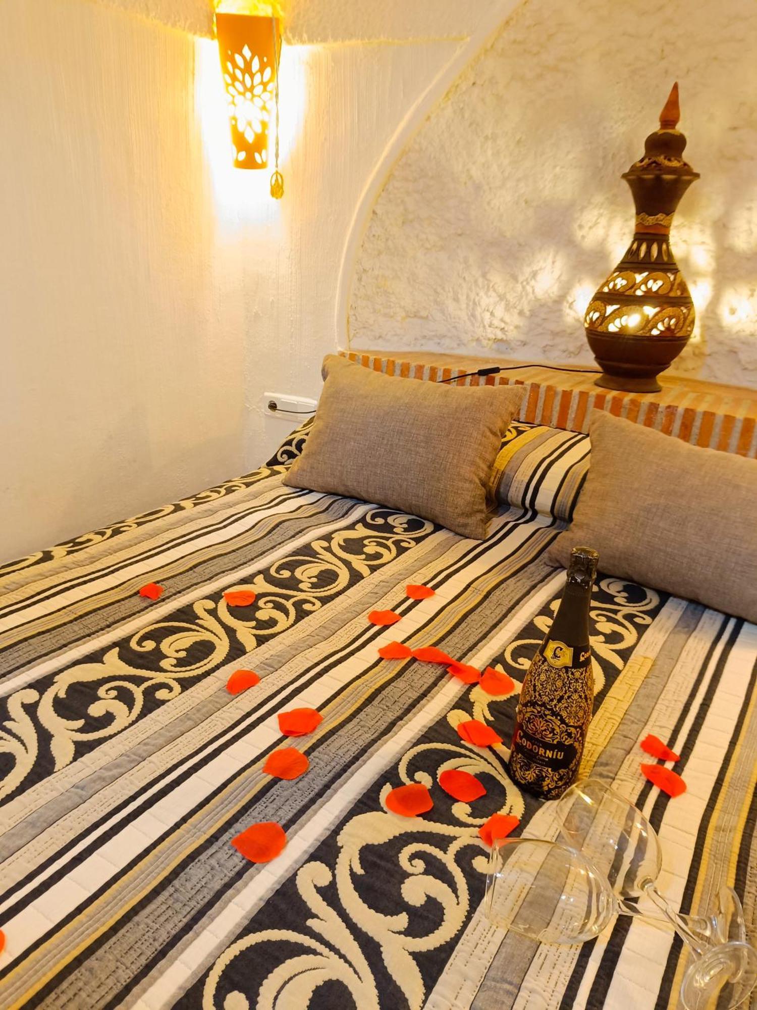 Casa Cueva The Exclusive Royal Andalusian Cave * Alcudia de Guadix